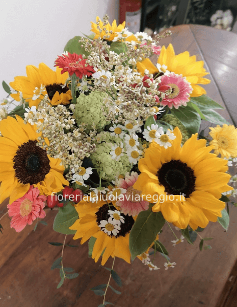 Bouquet girasoli e fiori di campo mix
